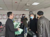 新乡市政府副市长王占波慰问科技工作者代表