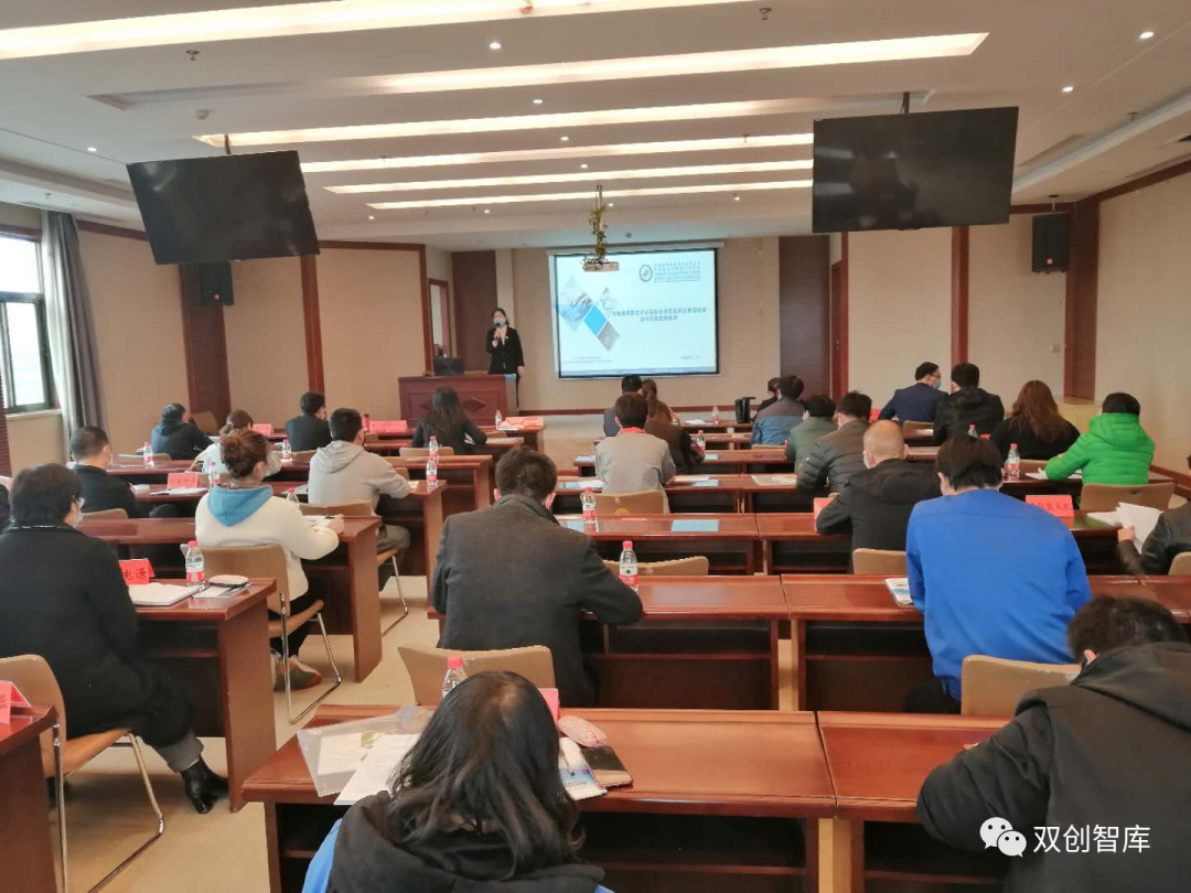 双创智库承办凤泉区企业联盟创新发展培训会议